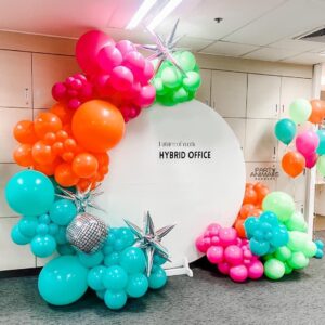 แบคดรอปลูกโป่ง ฉากลูกโป่ง Corporate Events Balloon Backdrop - Welcome Back to the Office - Pink & Green