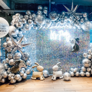 แบคดรอปลูกโป่ง ฉากลูกโป่ง Corporate Events Balloon Backdrop - Shimmer Wall - Silver