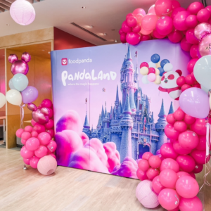 แบคดรอปลูกโป่ง ฉากลูกโป่ง Corporate Events Balloon Backdrop - Food Panda's New Year Party Disney Pandaland - Multicolour