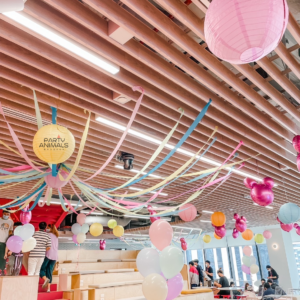 แบคดรอปลูกโป่ง ฉากลูกโป่ง Corporate Events Balloon Backdrop - Food Panda's New Year Party Disney Pandaland - Multicolour